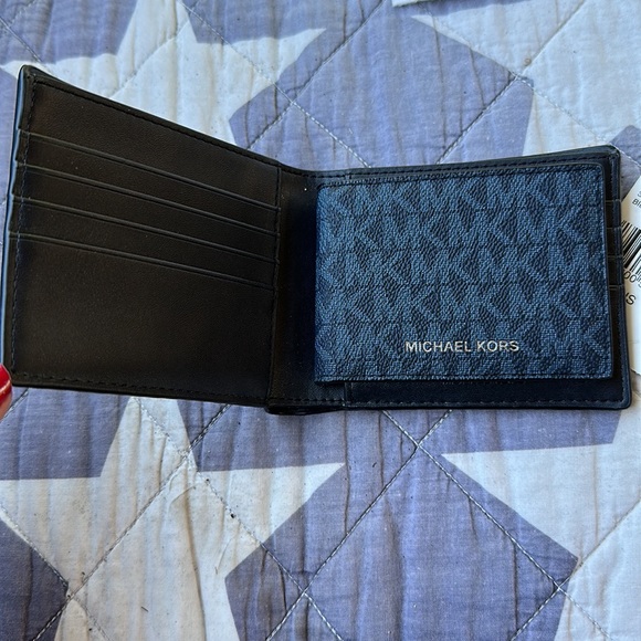 Michael Kors Cooper admrl/plblue billfold wallet with passcase NWT - Picture 7 of 9